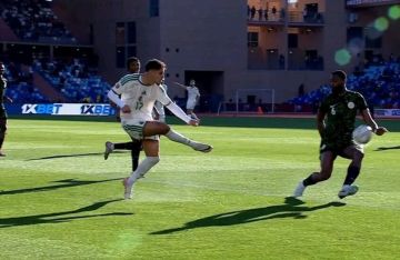نيجيريا تطيح بالجزائر وتضرب موعدا ناريا مع المغرب في نصف نهائي كأس إفريقيا