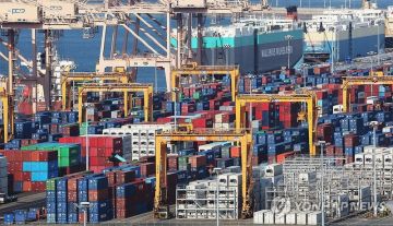 ارتفاع صادرات كوريا بنسبة 14.9 في أول 20 يوما من يناير مدفوعة بالطلب القوي على الرقائق ارتفاع صادرات كوريا بنسبة 14.9 في أول 20 يوما من يناير مدفوعة بالطلب القوي على الرقائق