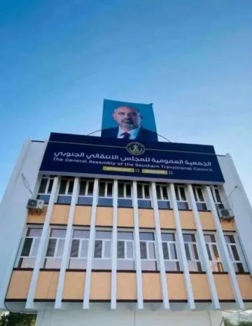 بعد ساعات من إغلاقه.. توجيهات بتحويل مقر ‘‘الجمعية الوطنية’’ للانتقالي المنحل بعدن إلى مقر لمصلحة حكومية