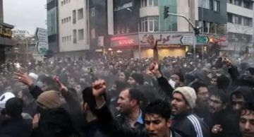 رعب المظاهرات الإيرانية يصل صنعاء.. الحوثيون يمنعون أي تجمعات ويعلنون الطوارئ الأمنية