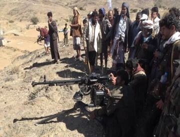 مناورة ومسير لخريجي دورات طوفان الأقصى في البيضاء مناورة ومسير لخريجي دورات طوفان الأقصى في البيضاء