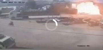 شاهد كيف تمكنت حراسة حمدي شكري من حراسته والحفاظ على حياته لحظة الانفجار في عدن (فيديو جديد)