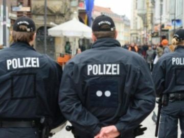 السلطات الألمانية تعتقل مواطنا لبنانيا بتهمة الانتماء لحماس السلطات الألمانية تعتقل مواطنا لبنانيا بتهمة الانتماء لحماس