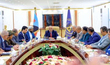 وفد المجلس الانتقالي الجنوبي برئاسة الزبيدي يغادر عدن إلى الرياض 