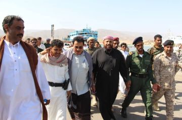 قائد قوات درع الوطن يزور ميناء نشطون ويطلع على الوضع الأمني وأهمية إعادة دوره الحيوي