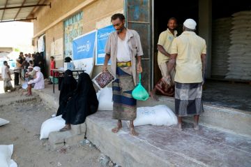 مسؤول أممي: برنامج الأغذية العالمي يسرح موظفيه اليمنيين في مناطق سيطرة أنصار الله الحوثيين