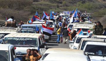 بالصور.. موكب محافظ الضالع يتجه إلى عدن للمشاركة في الاحتشاد الذي دعا إليه الرئيس الزبيدي تأييدا للإعلان الدستوري