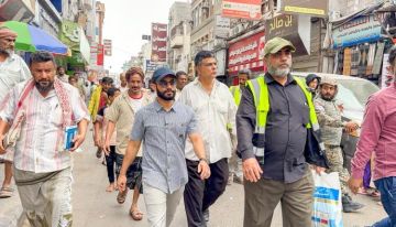 عدن.. مدير عام صيرة ينفذ نزولا ميدانيا لتفقد أسواق المديرية