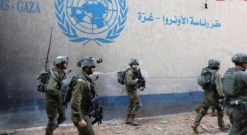 العدو الإسرائيلي يهدم مقر الأونروا في القدس