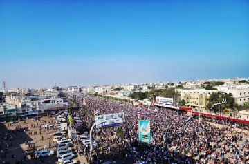 صور أولية للحشود الجماهيرية في مليونية تأييد الإعلان الدستوري الجنوبي بعدن