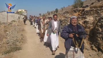 مسير ومناورة لخريجي دورات التعبئة العامة بمديرية المحويت مسير ومناورة لخريجي دورات التعبئة العامة بمديرية المحويت