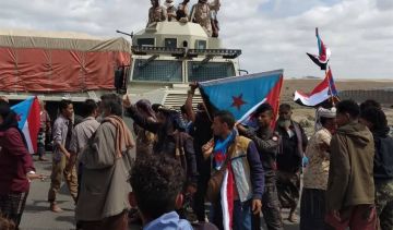 انتقالي لحج يستنكر قطع الطرق وإطلاق النار لمنع وصول الجماهير إلى عدن ويطالب بتوضيح عاجل 