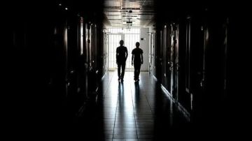 وكالة أمريكية: الإمارات أدارت 18 مركز احتجاز سريا جنوب اليمن ومارست التعذيب في عدد منها