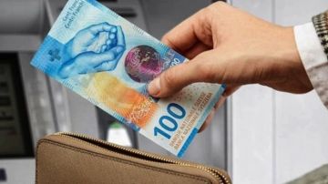 الفرنك يسجل أعلى مستوى أمام الدولار بعقد