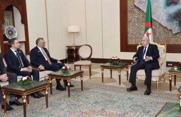 الرئيس الجزائري يستقبل كبير مستشاري ترامب الرئيس الجزائري يستقبل كبير مستشاري ترامب