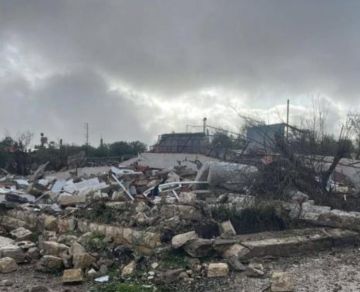 العدو الاسرائيلي يفجر منزلا بجنوب لبنان ويتوغل في بلدة يارون العدو الاسرائيلي يفجر منزلا بجنوب لبنان ويتوغل في بلدة يارون