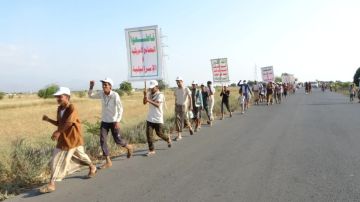 مسيرات راجلة لخريجي دورات طوفان الأقصى في المراوعة والقناوص بالحديدة