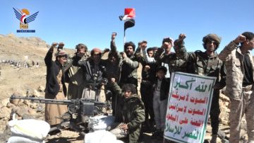 مناورة لـ 1000 من خريجي دورات التعبئة بمديرية شعوب بأمانة العاصمة مناورة لـ 1000 من خريجي دورات التعبئة بمديرية شعوب بأمانة العاصمة