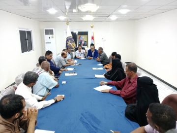 بحضور نائب المحافظ ورئيس كتلة الجمعية بالمحافظة .. تنفيذية انتقالي لحج تعقد اجتماها الدوري وتؤكد على الثبات في وجه المؤامرات بحضور نائب المحافظ ورئيس كتلة الجمعية بالمحافظة .. تنفيذية انتقالي لحج تعقد اجتماها الدوري وتؤكد على الثبات في وجه المؤامرات