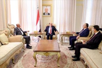 توجيه حكومي للبنك المركزي والمالية بسرعة صرف الرواتب المتأخرة للموظفين والمتقاعدين والشهداء والجرحى