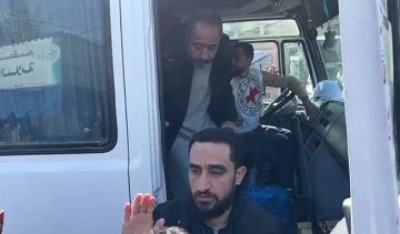 وصول 7 أسرى فلسطينيين محررين إلى مستشفى الأقصى في غزة