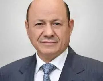 الرئيس رشاد العليمي يعزي بوفاة علي سالم البيض ويعرض دعم الدولة لنقل الجثمان إلى حضرموت!