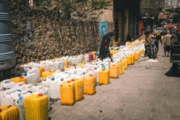 تفاقم أزمة المياه في تعز والمواطنون يشكون ارتفاعا جنونيا في أسعارها