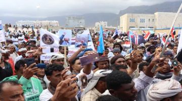 حشود جماهيرية حاشدة في سقطرى تجدد التفويض للرئيس الزبيدي والمجلس الانتقالي الجنوبي