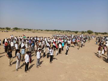 عرض شعبي مهيب لخريجي دورات طوفان الأقصى في المنصورية بالحديدة