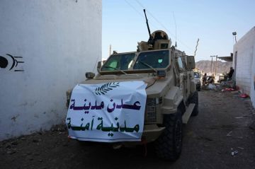 بإشراف مباشر من الرئيس العليمي : تحسن الكهرباء وصرف الرواتب في عدن مع إعادة هيكلة أمنية