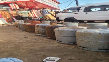 أزمة غاز منزلي خانقة تتفاقم بالعاصمة عدن أزمة غاز منزلي خانقة تتفاقم بالعاصمة عدن