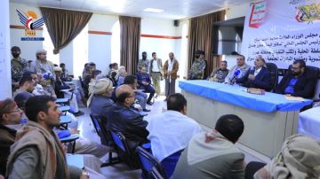 القائم بأعمال رئيس الوزراء يلتقي المجلس المحلي والمكتب التنفيذي بمحافظة عمران