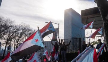 رفع علم الجنوب أمام مقر الأمم المتحدة بنيويورك