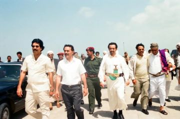 الفريق علي محسن ينعي علي سالم البيض ويكشف مفاجأة بشأن اتفاقية الوحدة وما قاله خلال زيارته صعدة