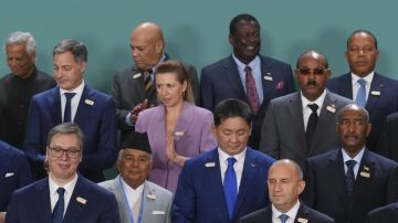 رئيسة وزراء الدنمارك تحذر من أن غرينلاند أمام لحظة حاسمة 