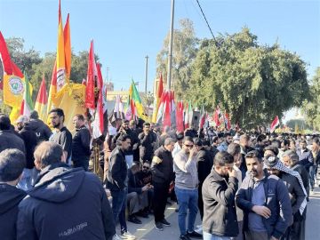 وقفة تضامنية أمام السفارة الإيرانية ببغداد تنديدا بـالتهديدات الأمريكية