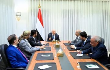 تسوية مع مليشيا الحوثي وتلويح بالحسم العسكري.. عقب هيكلة مجلس القيادة وتغيير الحكومة