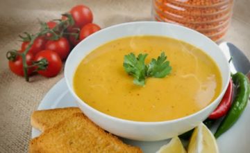 لماذا ينصح الأطباء بتناول شوربة العدس خلال الطقس البارد؟ لماذا ينصح الأطباء بتناول شوربة العدس خلال الطقس البارد؟