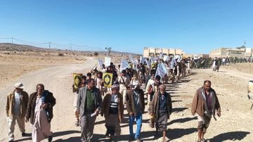 مسير لخريجي المرحلة الثالثة من دورات طوفان الأقصى في البيضاء مسير لخريجي المرحلة الثالثة من دورات طوفان الأقصى في البيضاء