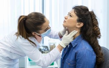 طبيبة تكشف عن 5 عادات يومية تضر بالغدة الدرقية