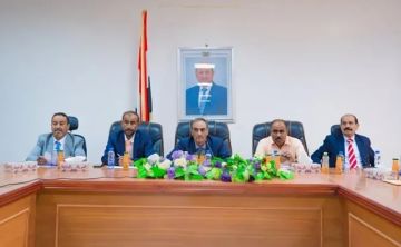 بعلم اليمن وصورة العليمي.. بيان سياسي هام للمكتب التنفيذي لمحافظة شبوة بعلم اليمن وصورة العليمي.. بيان سياسي هام للمكتب التنفيذي لمحافظة شبوة