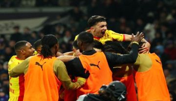 لانس يعزز صدارته للدوري الفرنسي بفوز عريض على تولوز لانس يعزز صدارته للدوري الفرنسي بفوز عريض على تولوز