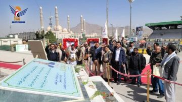 قيادة وزارة الشؤون الاجتماعية تزور أضرحة الشهداء الصماد والرهوي والغماري قيادة وزارة الشؤون الاجتماعية تزور أضرحة الشهداء الصماد والرهوي والغماري