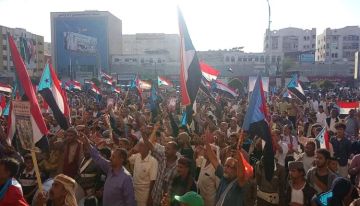 تظاهرة حاشدة في عدن احتفالا بالذكرى العشرين للتصالح والتسامح الجنوبي تظاهرة حاشدة في عدن احتفالا بالذكرى العشرين للتصالح والتسامح الجنوبي