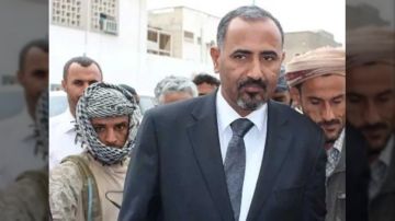 خيانة اماراتية جديدة.. تسجيل صوتي يكشف مسار خروج عيدروس الزبيدي من عدن وتنسيقه مع ضباط إماراتيين خيانة اماراتية جديدة.. تسجيل صوتي يكشف مسار خروج عيدروس الزبيدي من عدن وتنسيقه مع ضباط إماراتيين