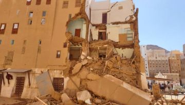 وجهت السلطة المحلية بإزالته بعد تصدعه ..إنهيار منزل بشبام حضرموت قبل أن يجف حبر قرار الازالة وجهت السلطة المحلية بإزالته بعد تصدعه ..إنهيار منزل بشبام حضرموت قبل أن يجف حبر قرار الازالة