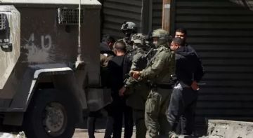 حملة اعتقالات إسرائيلية تطال 12 فلسطينيا من الضفة الغربية