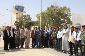 الخنبشي يدشن أول الرحلات الدولية لمطار الريان ويتفقد المواقع العسكرية المتضررة عقب الأحداث الأخيرة الخنبشي يدشن أول الرحلات الدولية لمطار الريان ويتفقد المواقع العسكرية المتضررة عقب الأحداث الأخيرة