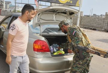 الرئاسة اليمنية تحذر من انتهاكات الانتقالي في عدن: قيود على التنقل واعتقالات خارج القانون الرئاسة اليمنية تحذر من انتهاكات الانتقالي في عدن: قيود على التنقل واعتقالات خارج القانون