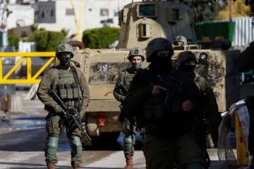 العدو الإسرائيلي ينصب حاجزا عسكريا في سلوان بالقدس.. والمستوطنون يحرقون آليات تابعة لكسارات الشمال جنوب نابلس